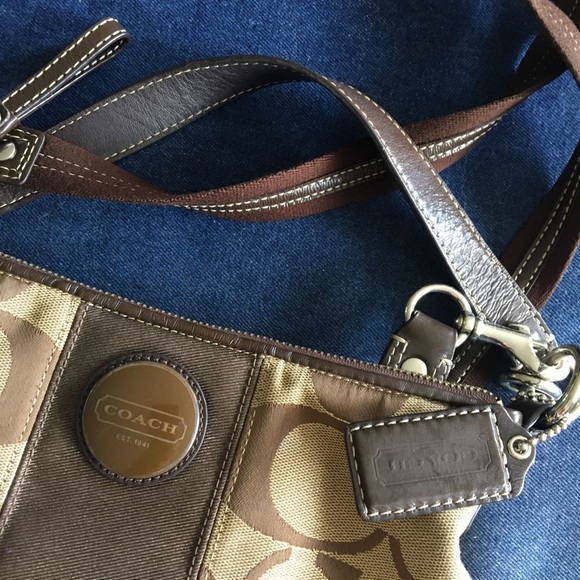 Coach Signature medium sized shoulder bag - Picture 2 of 9